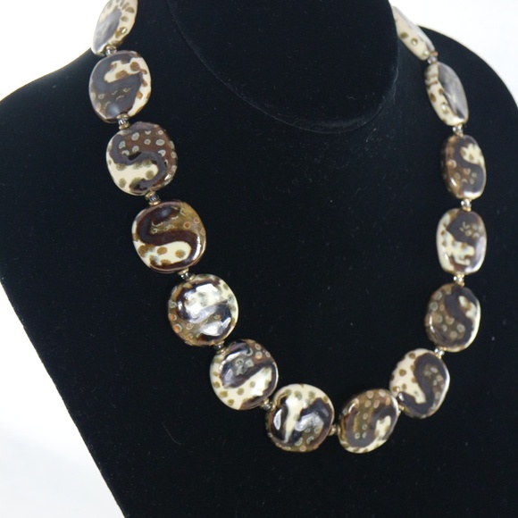 KAZURI Pitapat 18 in Hand-Made Necklace - Picture 2 of 4